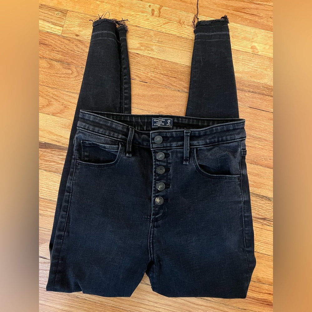 Abercrombie and fitch high rise distressed ankle jean size 28